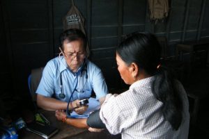 Dr Kho Vuthi - Médecin Chef HAMAP SANTE / LYDA SANTE au Cambodge Dr Kho Vuthi - Médecin Chef HAMAP SANTE / LYDA SANTE au Cambodge