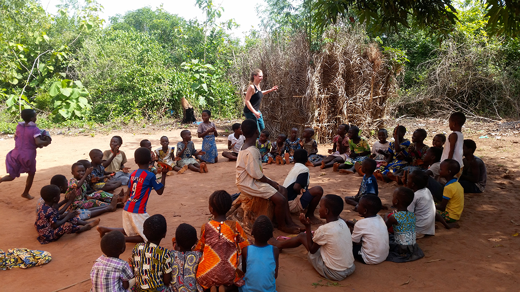 humanitaire togo groupe de personnes enfants