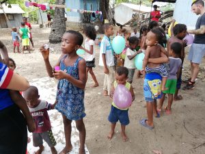 enfants groupe de personnes MH