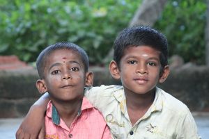 2 enfants mission humanitaire inde du sud