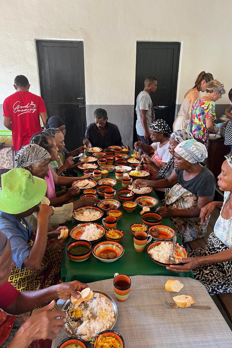 Madagascar MH repas en commun